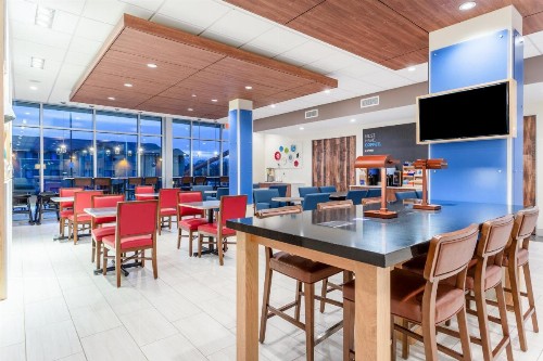 Holiday Inn Express & Suites - Springfield North an IHG Hotel - image 29