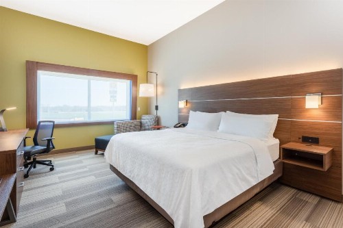 Holiday Inn Express & Suites - Springfield North an IHG Hotel - image 6