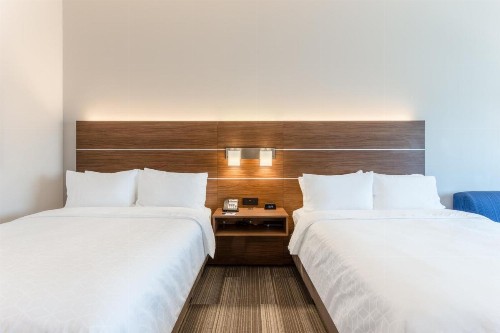 Holiday Inn Express & Suites - Springfield North an IHG Hotel - image 8