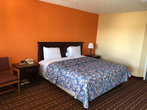 Dogwood Park Inn - image 8