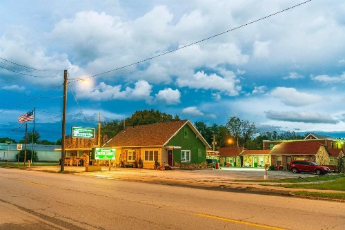 Rockwood Motor Court - image 28