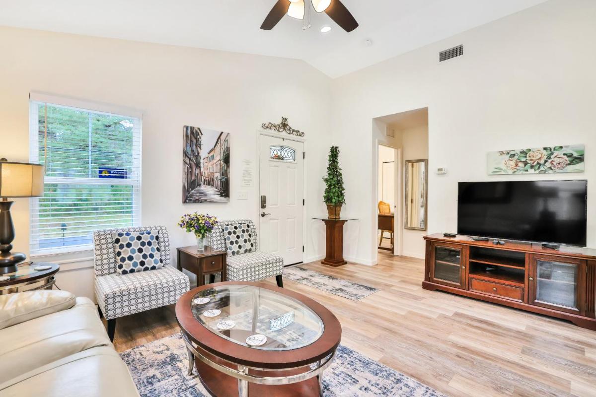 Downtown Cottage - main image