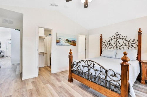Downtown Cottage - image 10