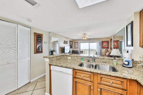 Oceanfront Windjammer Getaway - image 8