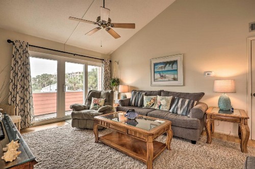 Beach Condo Walk to Ocean and Restaurants!