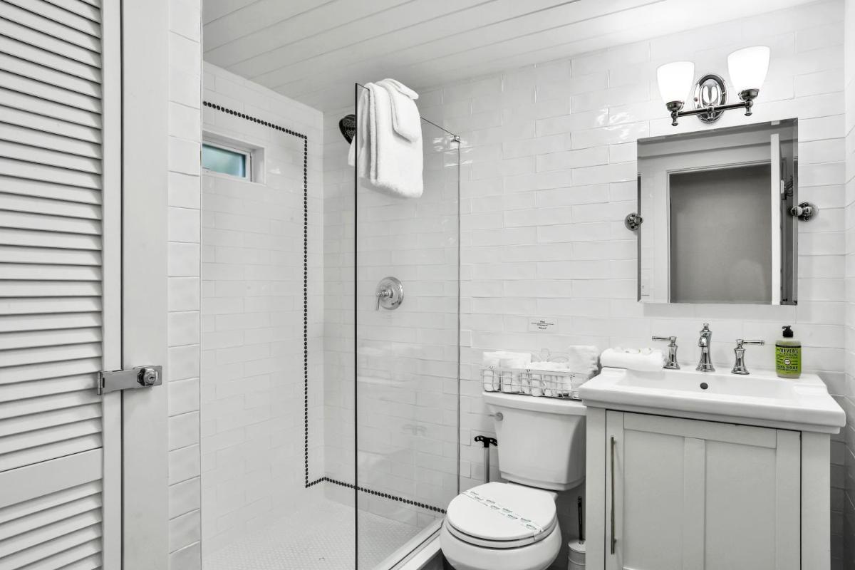 Bernard Street Bungalow - image 2