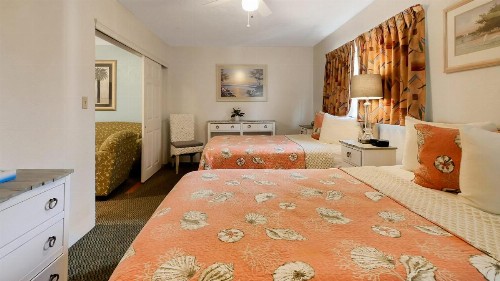 Carlton House Motel and Suites - image 15