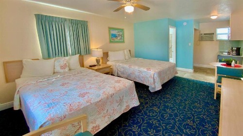 Carlton House Motel and Suites - image 20