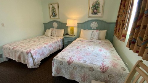 Carlton House Motel and Suites - image 21