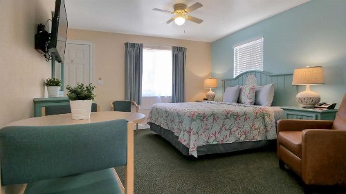 Carlton House Motel and Suites - image 26