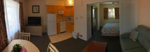 Carlton House Motel and Suites - image 43