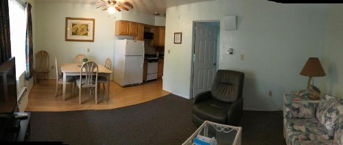 Carlton House Motel and Suites - image 45