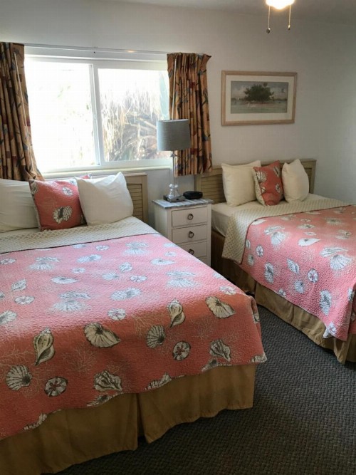 Carlton House Motel and Suites - image 46