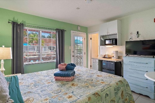 Blind Pass Resort Motel - image 11
