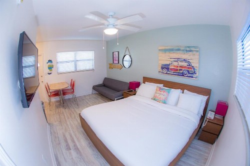 St. Pete Beach Suites - image 10