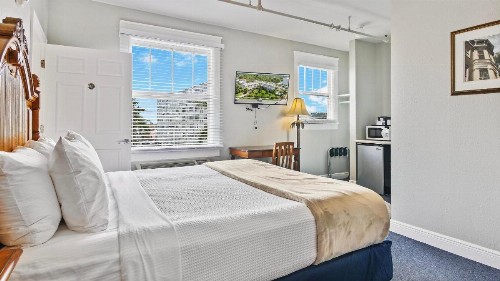 Crystal Bay Historic Hotel - image 14