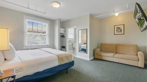 Crystal Bay Historic Hotel - image 15