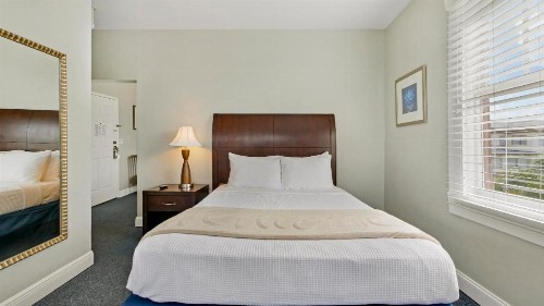 Crystal Bay Historic Hotel - image 25