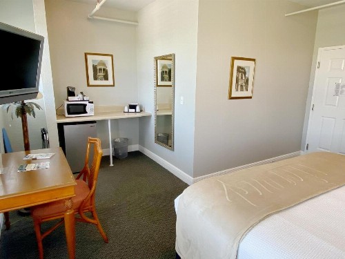 Crystal Bay Historic Hotel - image 28
