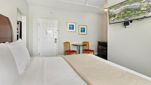 Crystal Bay Historic Hotel - image 35
