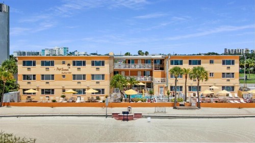 Page Terrace Beachfront Hotel - image 1