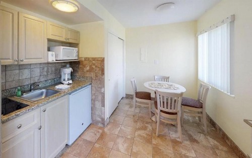 Page Terrace Beachfront Hotel - image 20