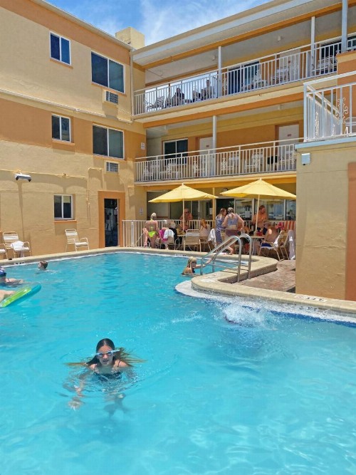 Page Terrace Beachfront Hotel - image 7