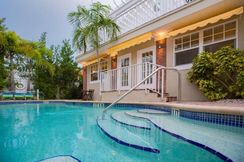 Pass-a-Grille Coconut Inn - image 1