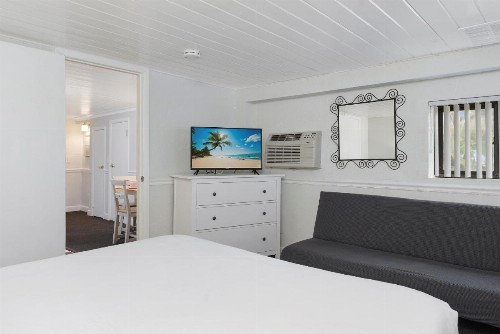 Sabal Palms Inn - image 11
