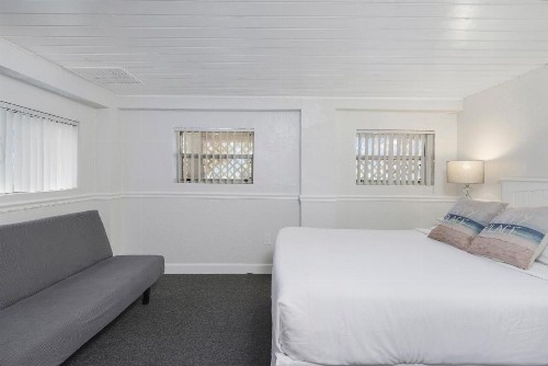 Sabal Palms Inn - image 16