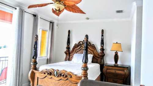 Beach and Bay MediterraneanTownhouse - image 24