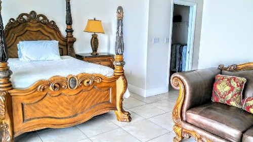 Beach and Bay MediterraneanTownhouse - image 30