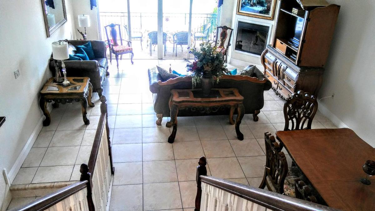 Beach and Bay MediterraneanTownhouse - image 4
