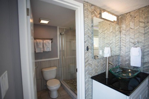 413 - Island Inn - image 33