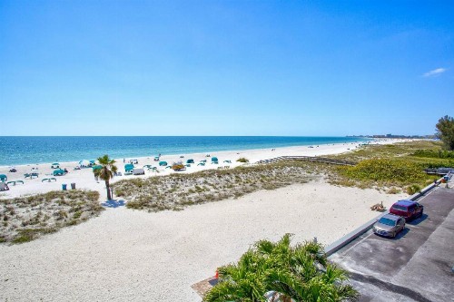 413 - Island Inn - image 35