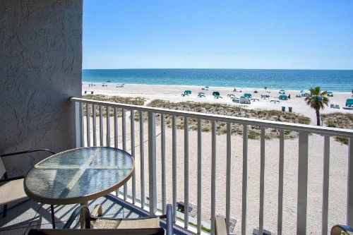 413 - Island Inn - image 43