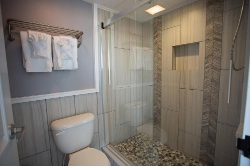 413 - Island Inn - image 6