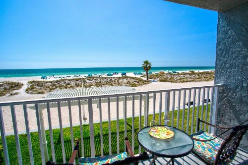 216 - Island Inn - image 13