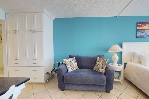216 - Island Inn - image 18