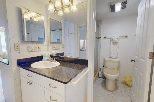 216 - Island Inn - image 20