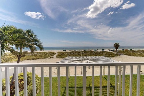 216 - Island Inn - image 25