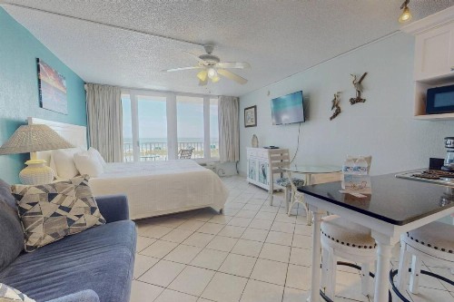 216 - Island Inn - image 26