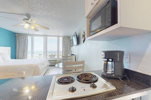 216 - Island Inn - image 29