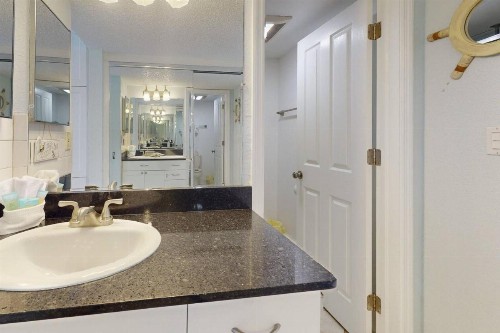 216 - Island Inn - image 37