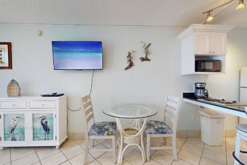 216 - Island Inn - image 4