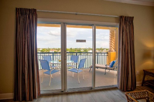 409 - Palms of Treasure Island - image 7