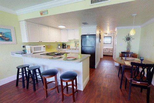 607 - Sunset Chateau - image 25