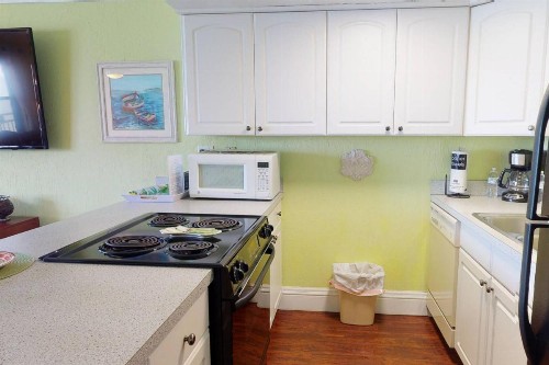607 - Sunset Chateau - image 44