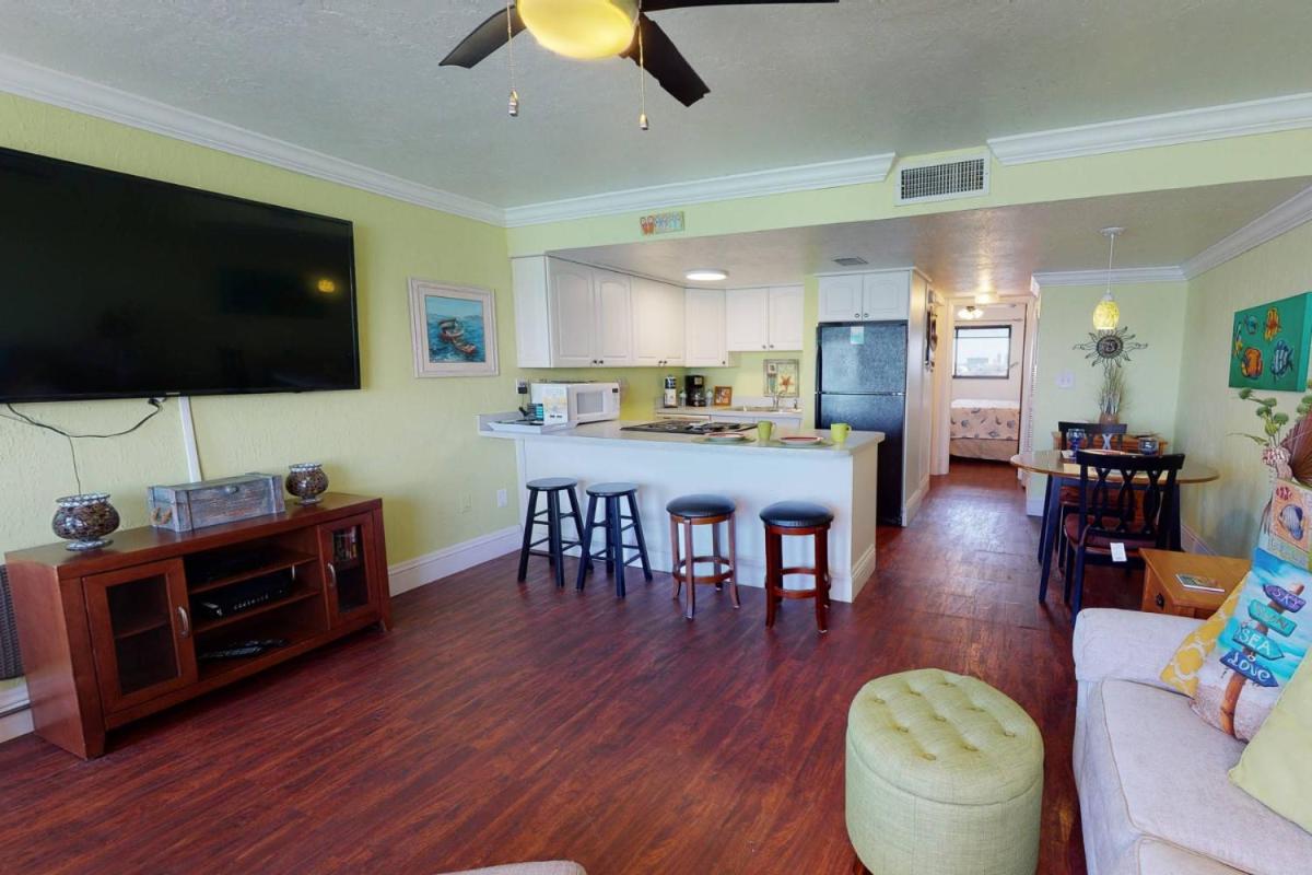 607 - Sunset Chateau - image 6