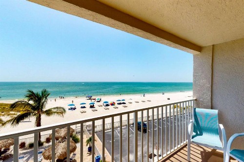 307 - Beach Place - image 16